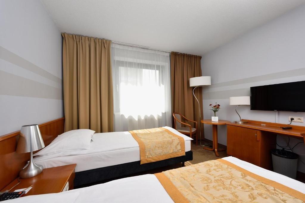 City Hotel