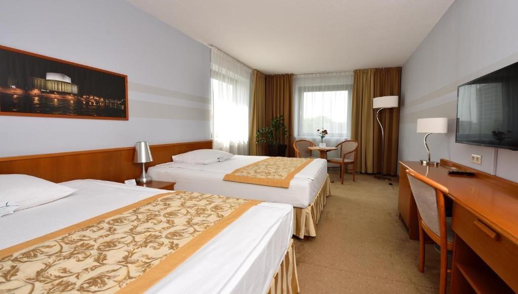 City Hotel