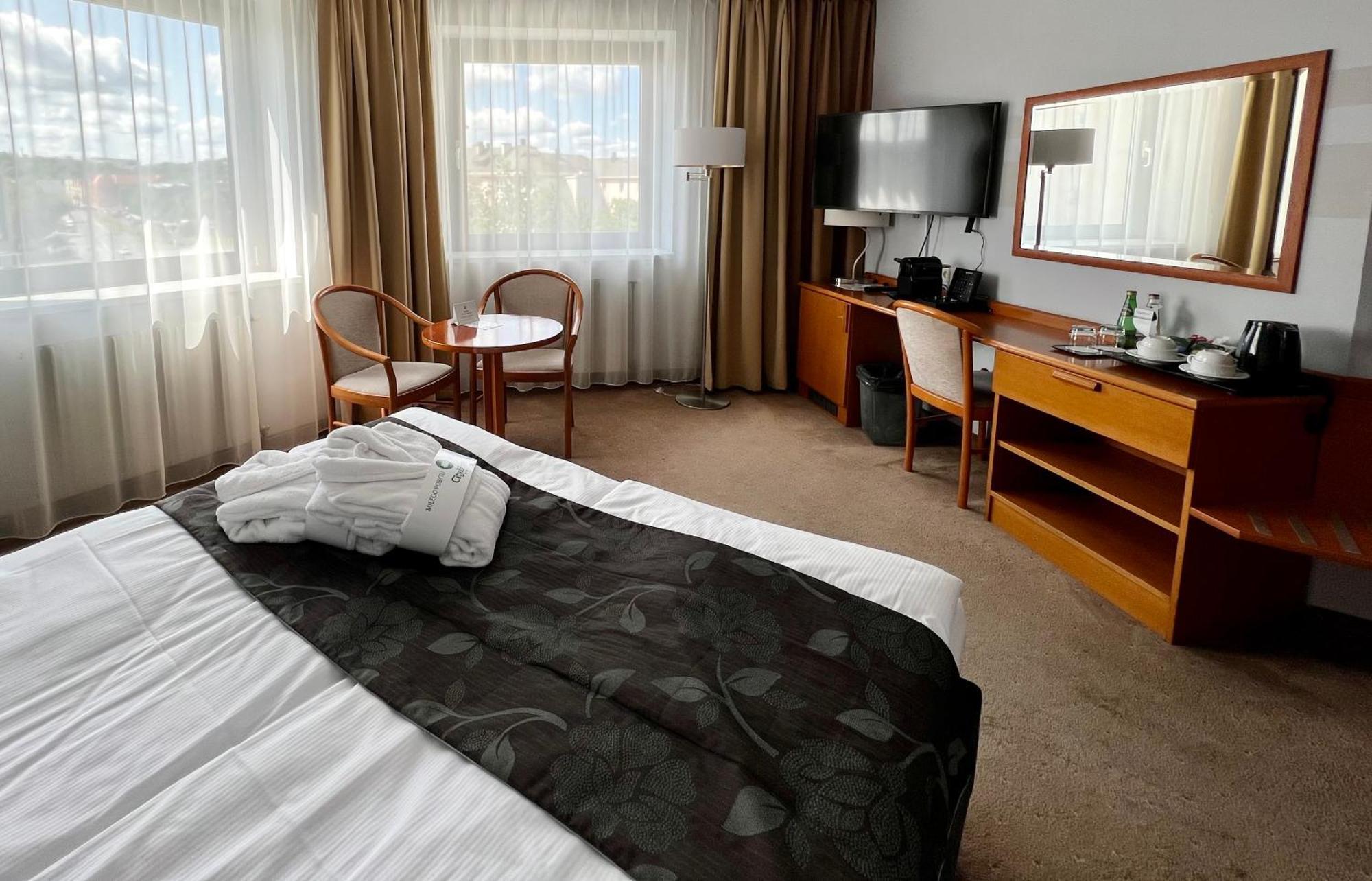 City Hotel