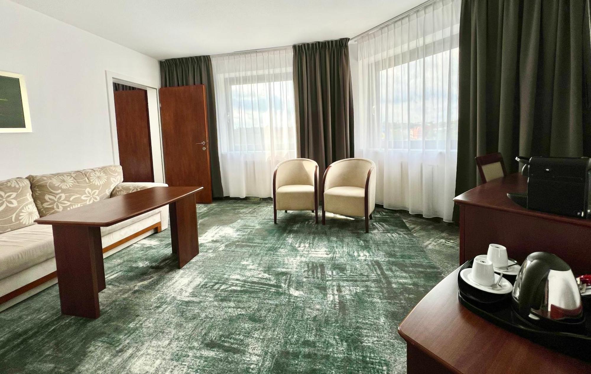 City Hotel 4*
