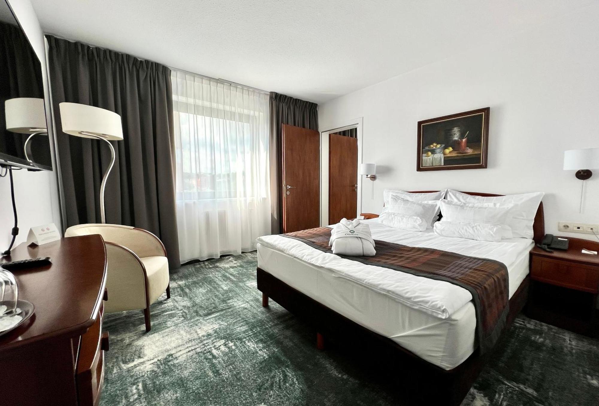 City Hotel 4*