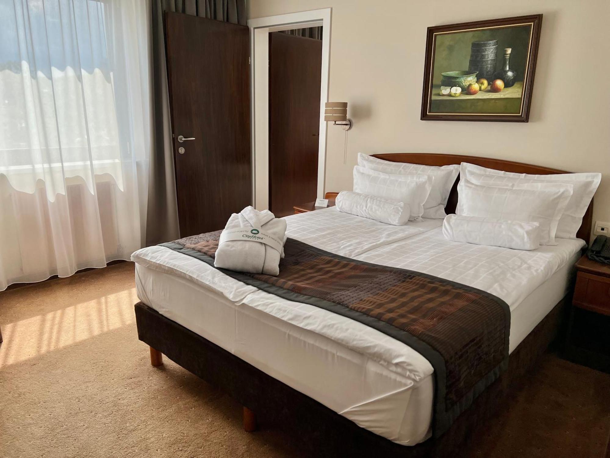 City Hotel