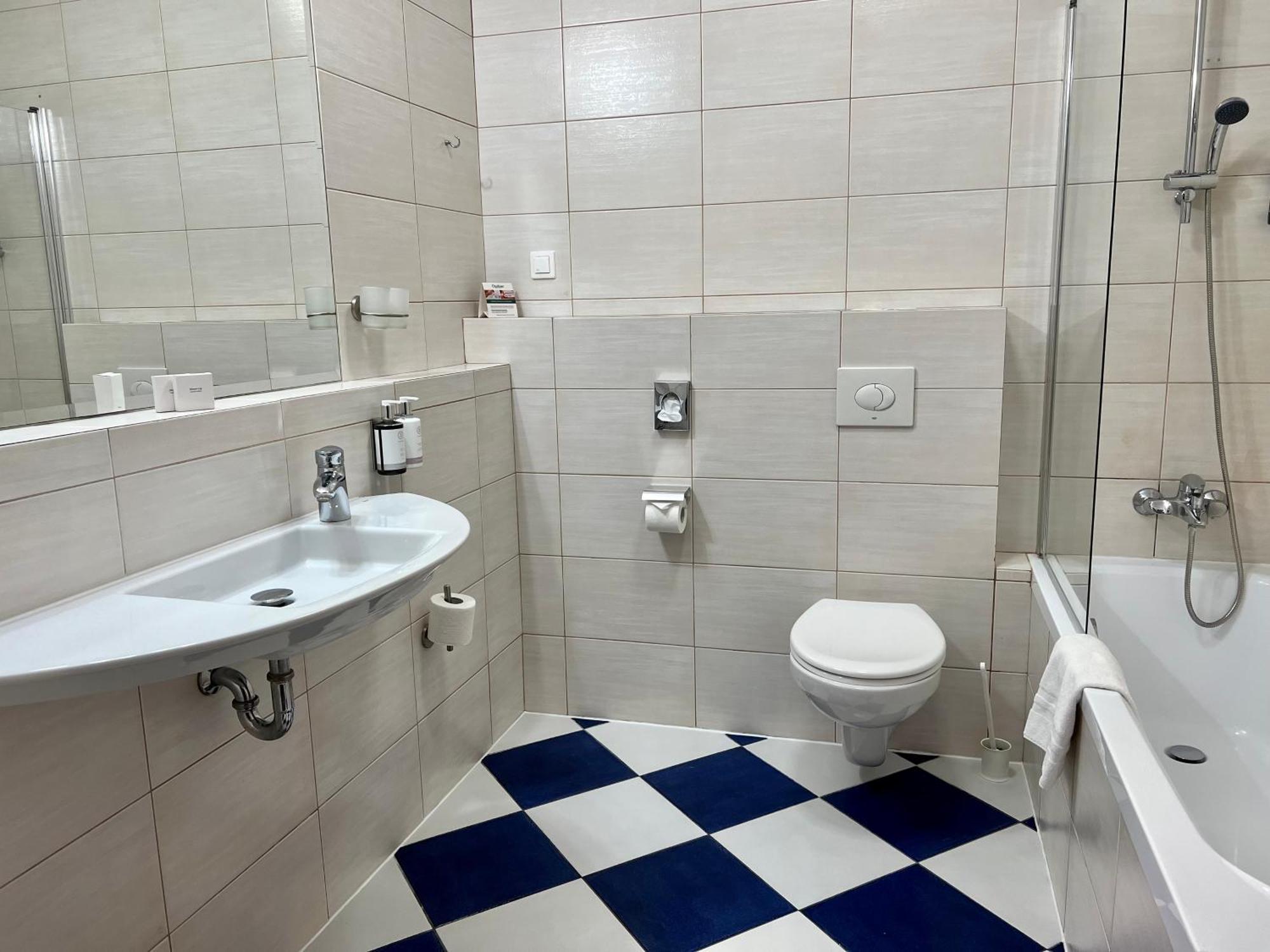 City Hotel 4*